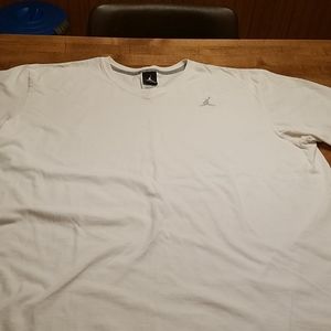 JORDAN SHORT SLEEVE V-NECK